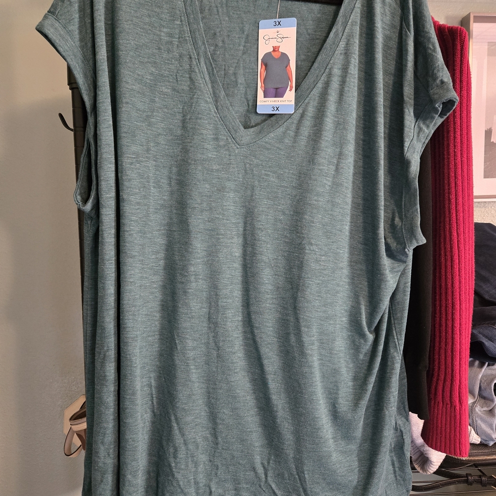 5 Items. Women's 3XL - Picture 7 of 10